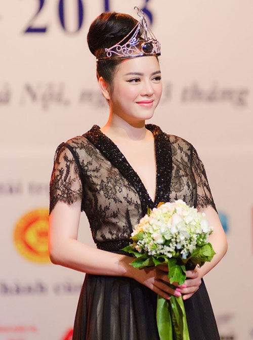 Người đẹp Lý Nhã Kỳ xuất hiện trong một sự kiện với vương miện đắt giá.